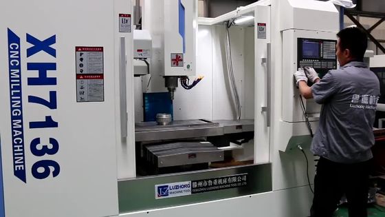 金属のための自動XK7136 CNCのフライス盤