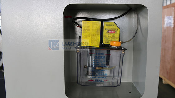 軽いタイプ デスクトップCNCの旋盤機械横の小さいCNCの旋盤機械CK6136